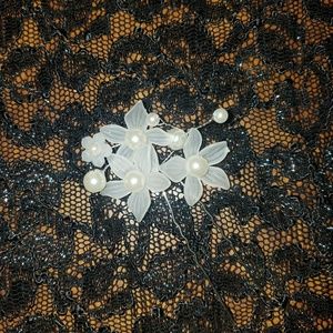 Breathtaking hair piece.